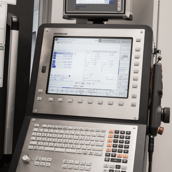 Computer zur Programmierung der CNC-Maschine